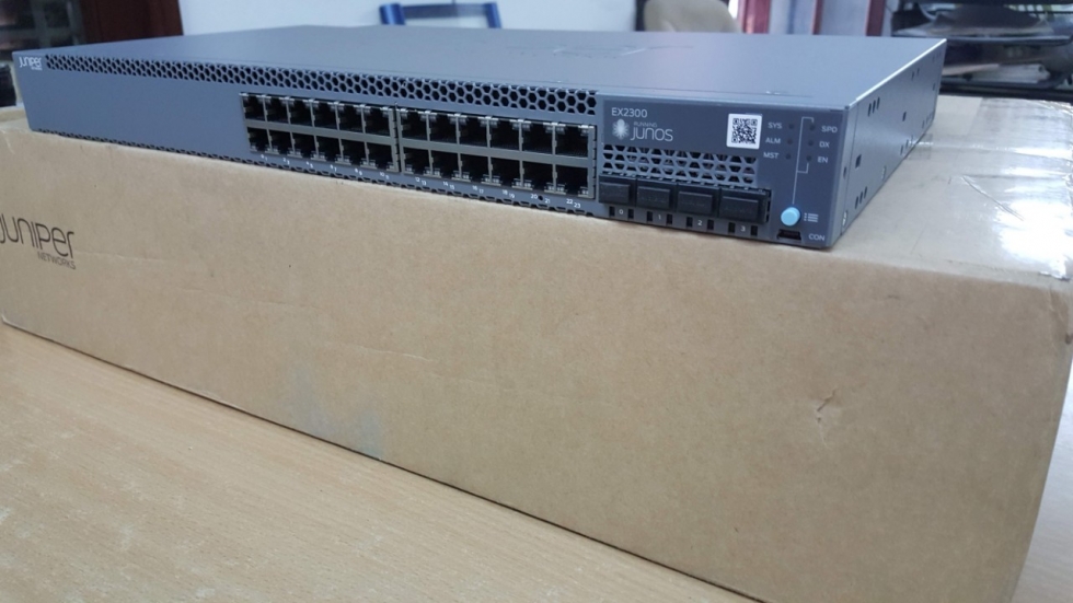 Juniper Switch EX2300-24P 24-port 10/100/1000BaseT PoE+ Ethernet Switch with 4 SFP/SFP+ uplink ports