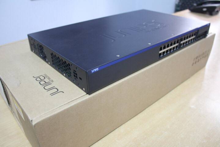Switch Juniper EX2200