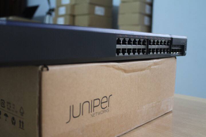 Switch Juniper EX2200